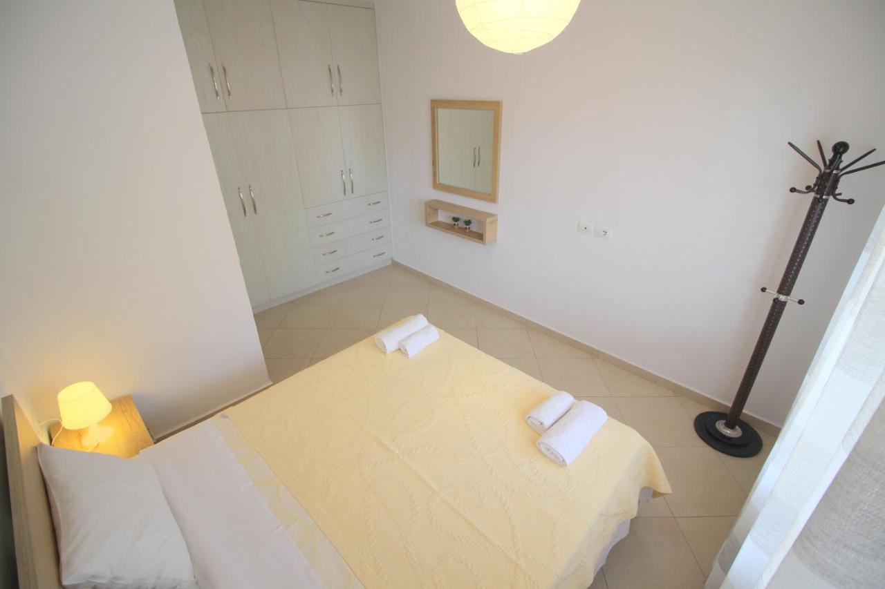 Kosta'S City Apartment Sarandë Buitenkant foto