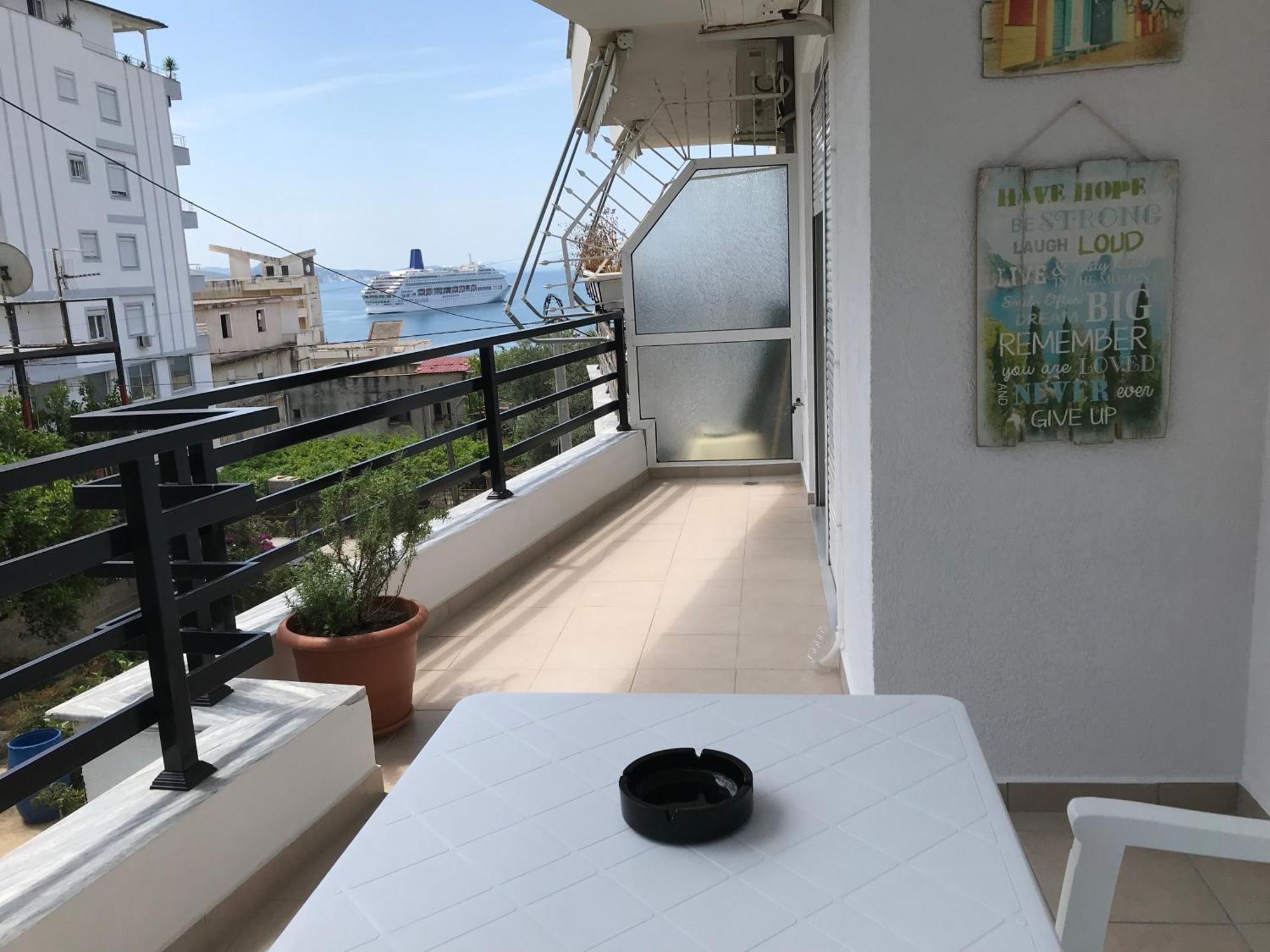 Kosta'S City Apartment Sarandë Buitenkant foto